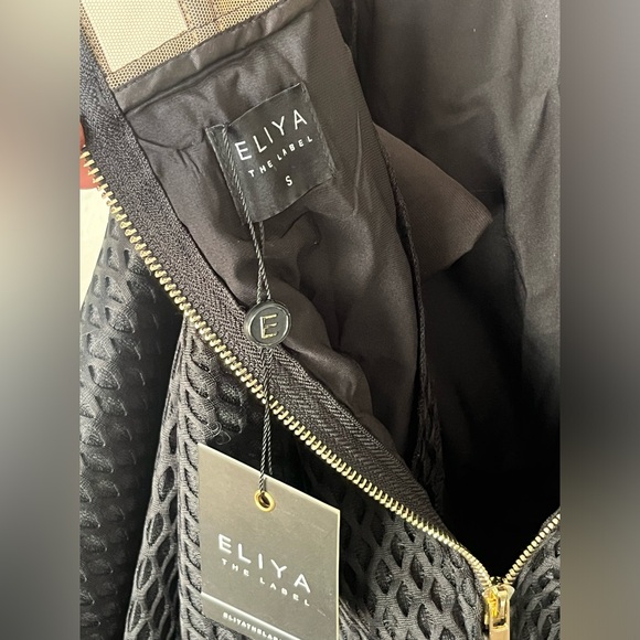 Elegant Black Dress - Picture 11 of 15